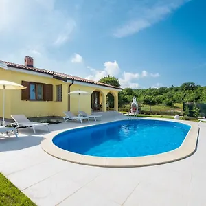 Carmela Labin (Istria)